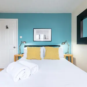 Pass The Keys Spacious Townhouse With 900 Mbps Wifi And Parking York